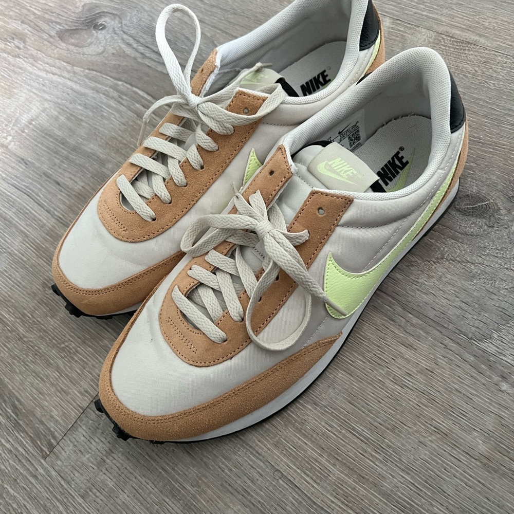 Nike Women’s Day Break